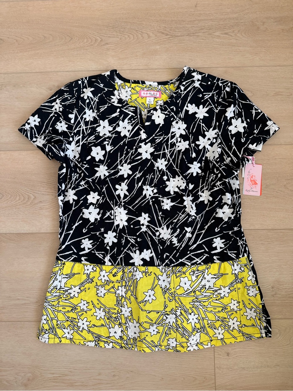 NWT Koi by Kathy Peterson Women’s L Nursing Medical Scrub Top Floral Print